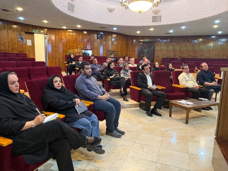 نشست تخصصی بررسی چالش‌ها و راهکارهای پیشگیری و درمان اعتیاد در بهزیستی استان تهران برگزار شد