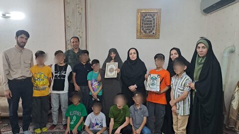 دیدار رئیس بهزیستی و فرزندان مرکز نگهداری «آغوش مهربان منجی» با خانواده شهید سید غلامرضا میرسلیمی به مناسبت عید غدیر خم