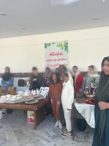 مایشگاه دستاوردهای معلولین مرکز حرفه آموزی دختران کیمیا در فرهنگسرای امام علی (ع) برگزار شد