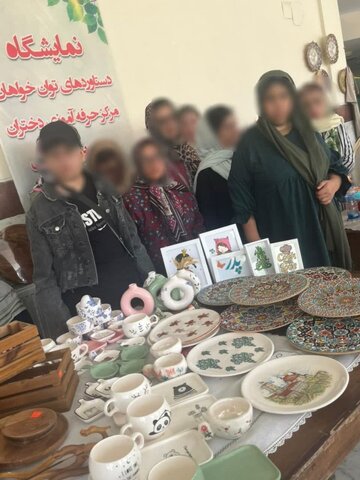 مایشگاه دستاوردهای معلولین مرکز حرفه آموزی دختران کیمیا در فرهنگسرای امام علی (ع) برگزار شد