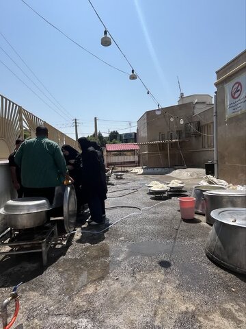 توزیع غذای گرم بین مددجویان جامعه هدف بهزیستی شهرستان ساوجبلاغ