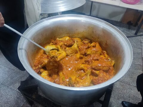 توزیع غذای نذری به مناسبت عید سعید غدیر خم در مجتمع خیریه آموزشی توانبخشی رعد کرج