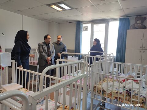 مدیر بهزیستی کرج با هدف حمایت روانی فرزندان از مراکز شبه‌خانواده دولتی بازدید کرد