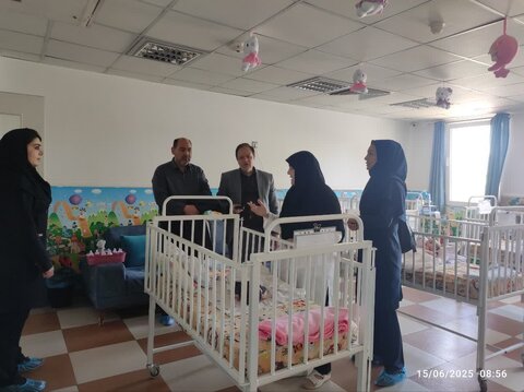 مدیر بهزیستی کرج با هدف حمایت روانی فرزندان از مراکز شبه‌خانواده دولتی بازدید کرد