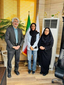 دیدار مدیر کل بهزیستی فارس با  مریم خدابنده قهرمان تکواندوکار فسایی
