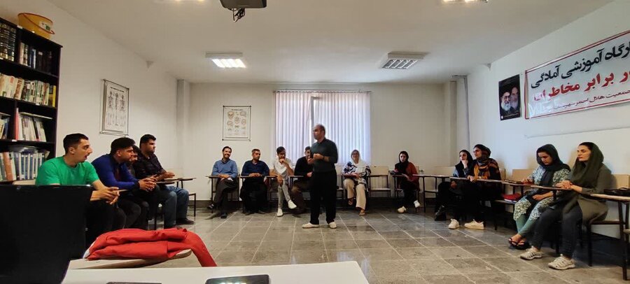 سروآباد | برگزاری کارگاه پیشگیری از خودکشی ویژه امدادگران هلال احمر