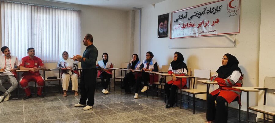 سروآباد | برگزاری کارگاه پیشگیری از خودکشی ویژه امدادگران هلال احمر