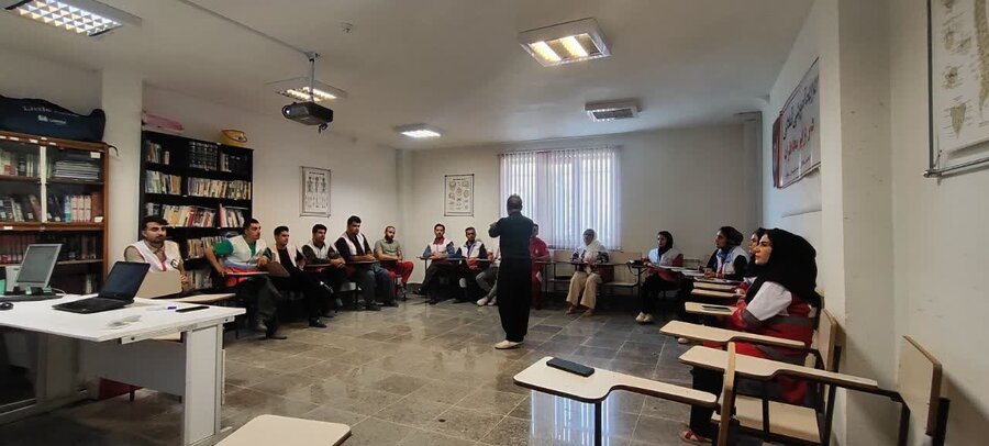 سروآباد | برگزاری کارگاه پیشگیری از خودکشی ویژه امدادگران هلال احمر 