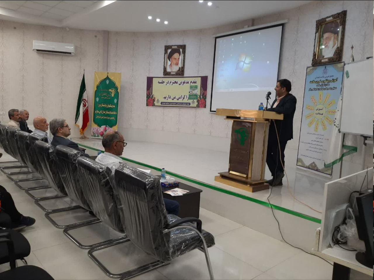 از  برگزاری جلسات کمیته های تخصصی سالمندان تا برگزاری کارگاه آموزشی ویژه بازنشستگان همدانی
