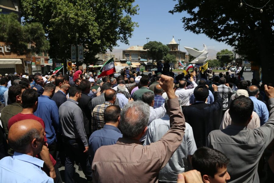 حضور مدیرکل بهزیستی استان و کارکنان در راهپیمایی خشم و نصر در سنندج