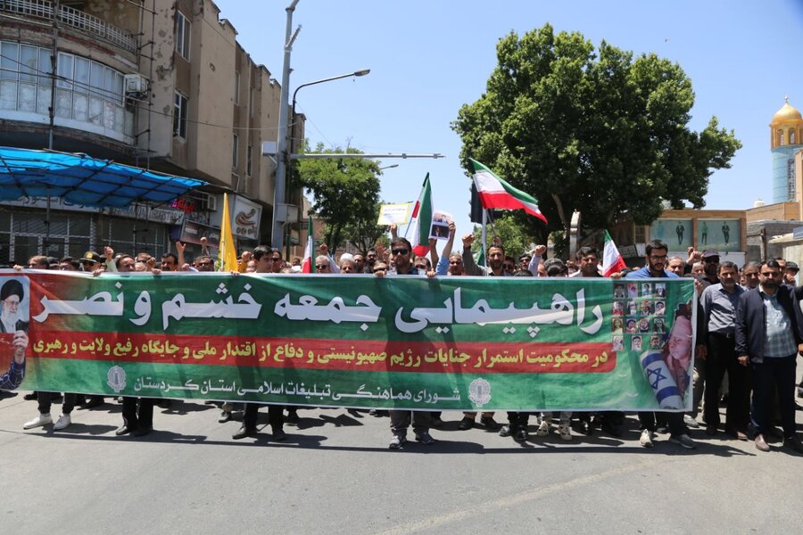 حضور مدیرکل بهزیستی استان و کارکنان در راهپیمایی خشم و نصر در سنندج