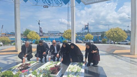 بندر انزلی | حضور مدیرکل بهزیستی گیلان در گلزار شهدای گمنام بندر انزلی و تجدید میثاق با آرمانهای شهدا