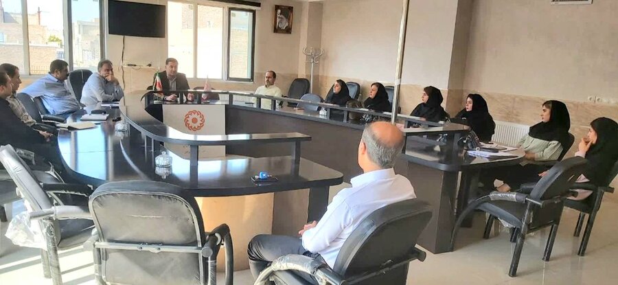 نشست علمی کاربردی مسئولین مراکز مثبت زندگی با رئیس بهزیستی