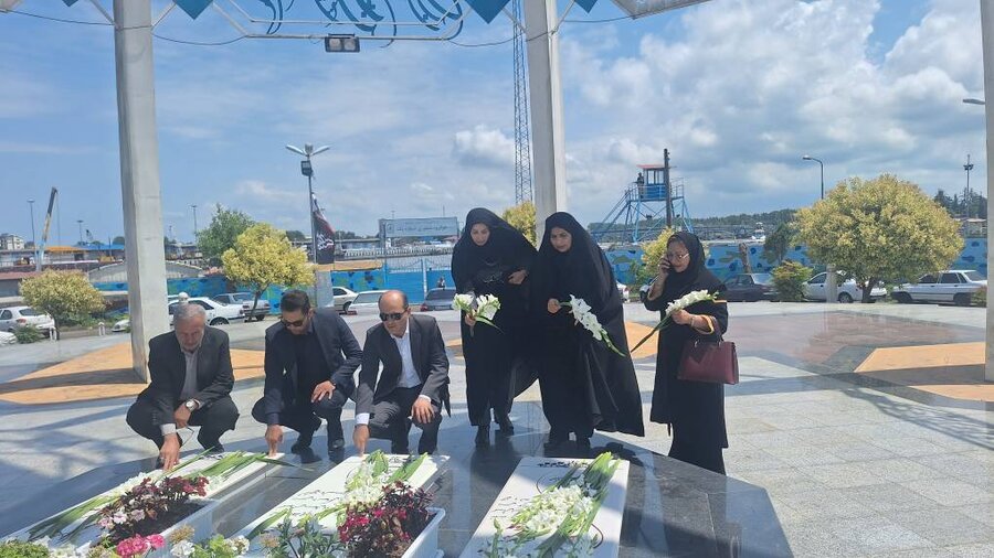 بندر انزلی | حضور مدیرکل بهزیستی گیلان در گلزار شهدای گمنام بندر انزلی و تجدید میثاق با آرمانهای شهدا
