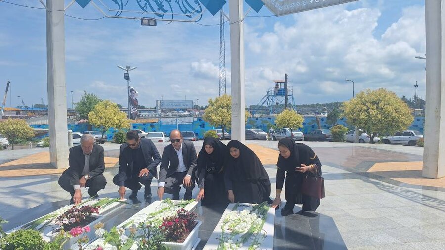 بندر انزلی | حضور مدیرکل بهزیستی گیلان در گلزار شهدای گمنام بندر انزلی و تجدید میثاق با آرمانهای شهدا