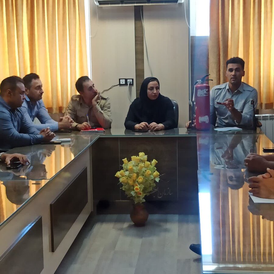 حضور پرسنل آتش نشانی در بهزیستی کامیاران