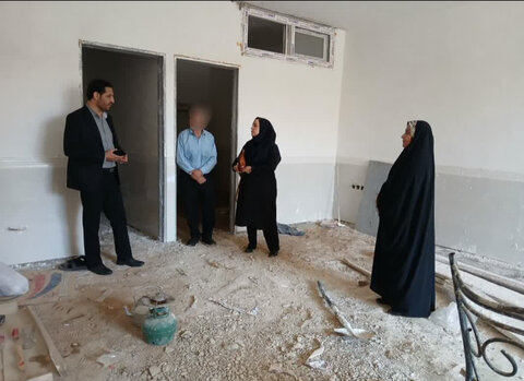نظرآباد | بازديد مسئولين از منزل خانواده داراى دو فرزند معلول