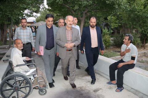 بازدید مسئولان بهزیستی استان مرکزی از مرکز توانبخشی و نگهداری سالمندان ابراهیم‌آباد