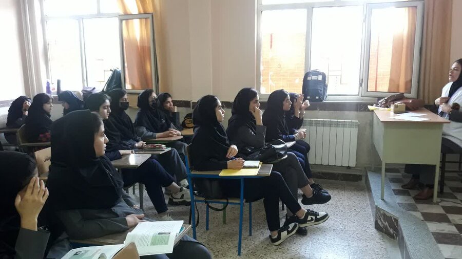 کارگاه آسیب شناسی با محوریت پیشگیری از خودکشی در کامیاران