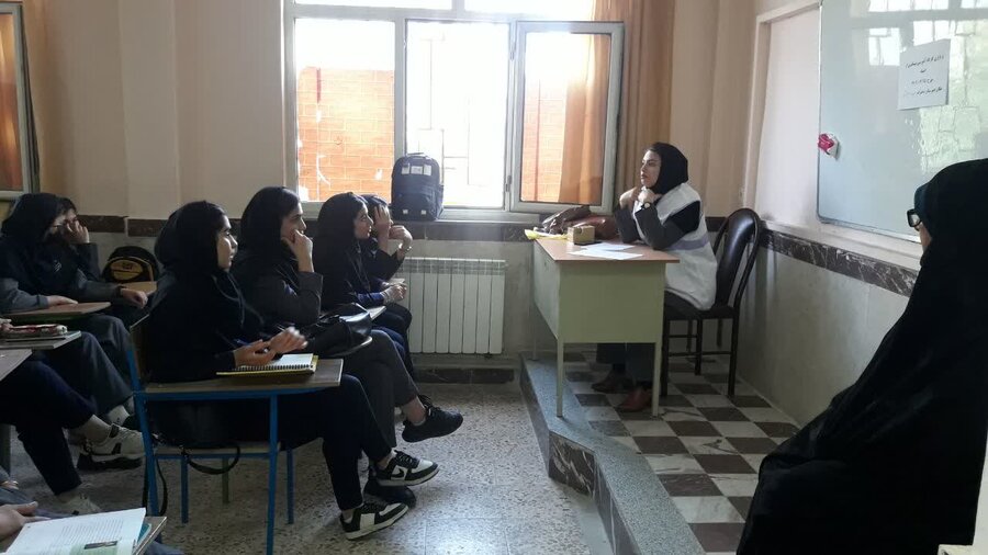 کارگاه آسیب شناسی با محوریت پیشگیری از خودکشی در کامیاران