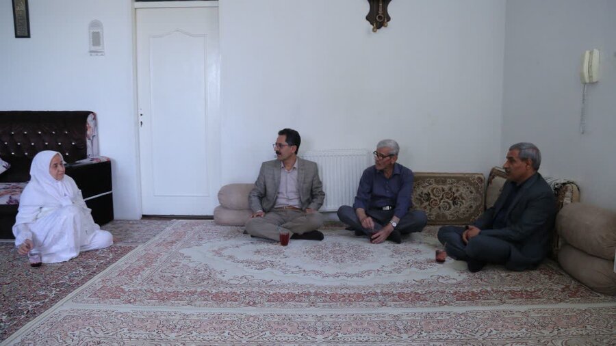 مدیرکل بهزیستی کردستان با همکار بازنشسته دیدار کرد