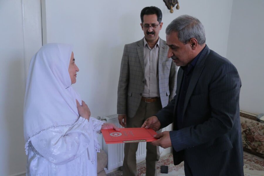 مدیرکل بهزیستی کردستان با همکار بازنشسته دیدار کرد