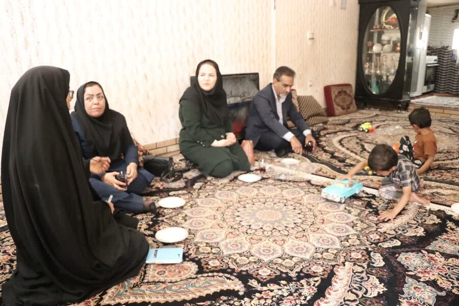 دیدار مدیر کل بهزیستی استان کرمان  با خانواده های دارای فرزند چند قلو و چند معلول