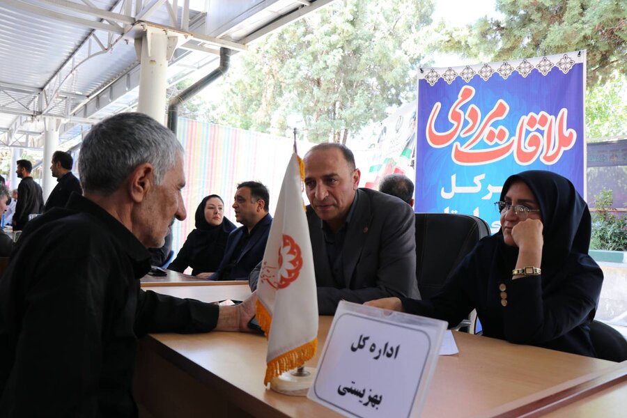 پاسخگویی چهره‌به‌چهره مدیرکل بهزیستی آذربایجان‌غربی در میز خدمت مصلای ارومیه