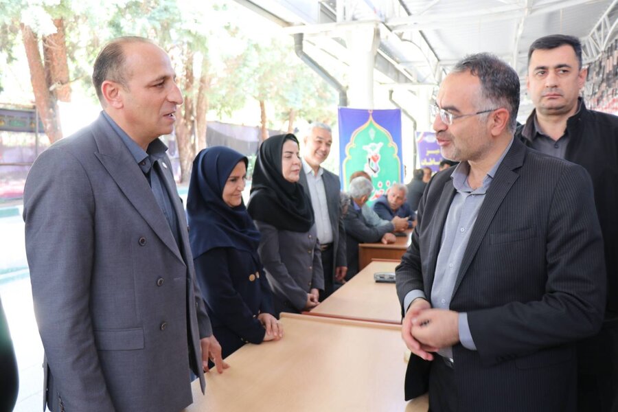 پاسخگویی چهرهبهچهره مدیرکل بهزیستی آذربایجانغربی در میز خدمت مصلای ارومیه