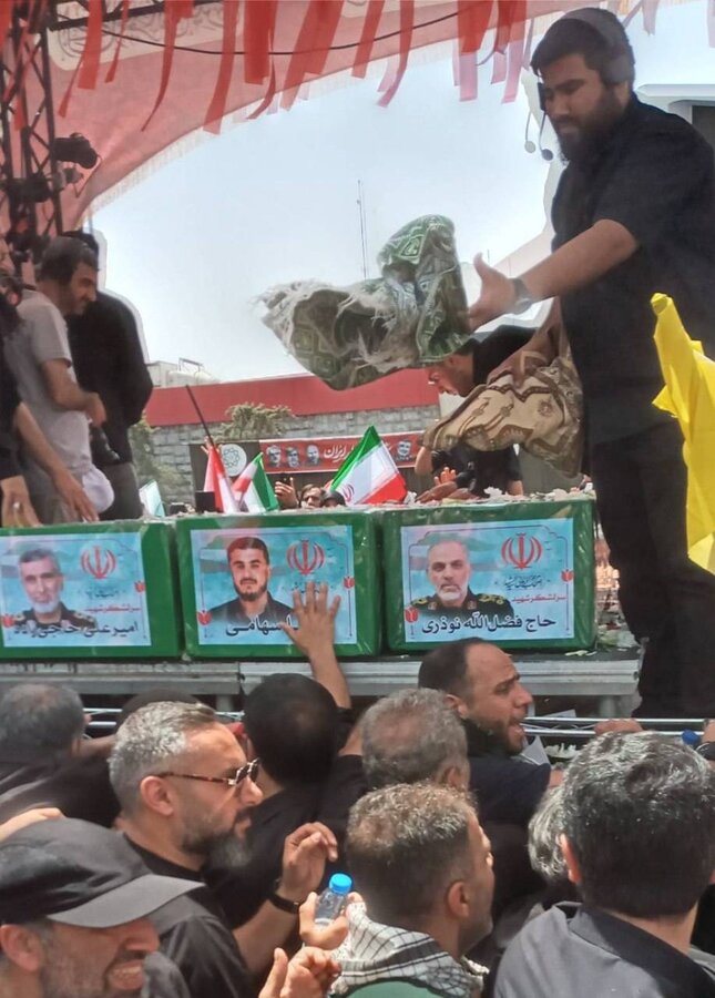 شهر تهران| حضور گسترده مسئولین و کارکنان بهزیستی تهران در مراسم تشییع پیکر پاک شهیدان مظلوم