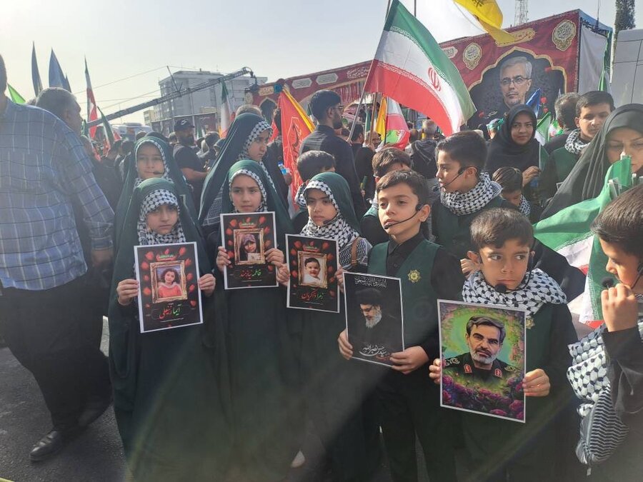 شهر تهران| حضور گسترده مسئولین و کارکنان بهزیستی تهران در مراسم تشییع پیکر پاک شهیدان مظلوم