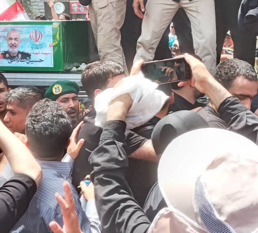 شهر تهران| حضور گسترده مسئولین و کارکنان بهزیستی تهران در مراسم تشییع پیکر پاک شهیدان مظلوم