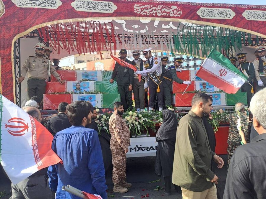 شهر تهران| حضور گسترده مسئولین و کارکنان بهزیستی تهران در مراسم تشییع پیکر پاک شهیدان مظلوم