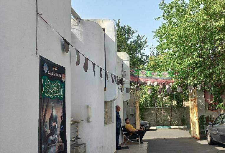 شهرتهران| سیاه‌پوش شدن فضای اداره مراکز تحت پوشش به مناسبت ایام سوگواری امام حسین (ع)