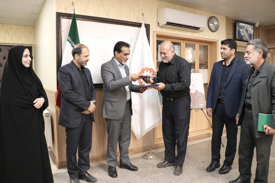 بهزیستی وکانون خدمت رضوی استان تفاهم نامه همکاری امضاء کردند
