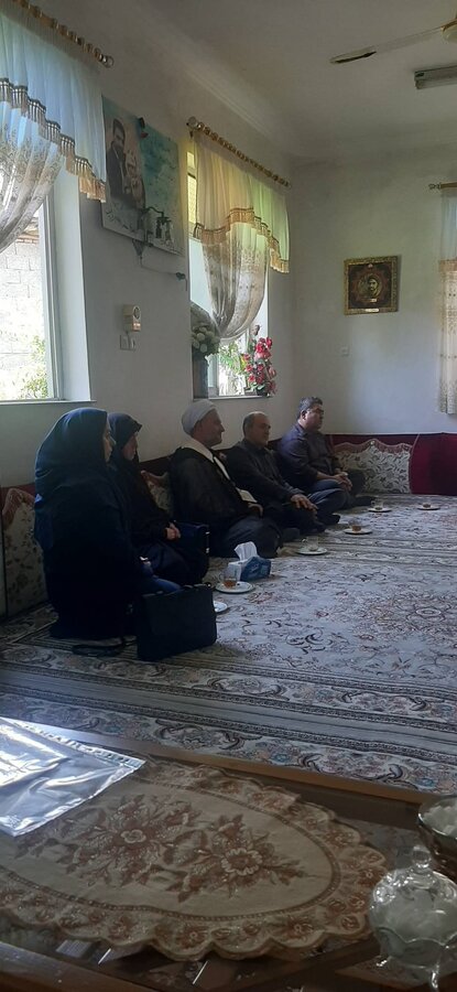 حضور مدیرکل بهزیستی گیلان در منزل شهید مدافع حرم محمد اتابه وعرض تسلیت به مناسبت درگذشت مادر گرانقدر آن شهید