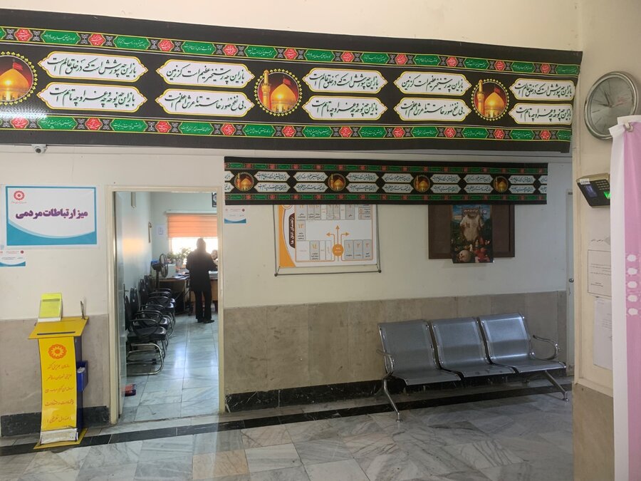 اسلامشهر | سیاه پوش کردن ساختمان اداری بهزیستی  به مناسبت ماه محرم