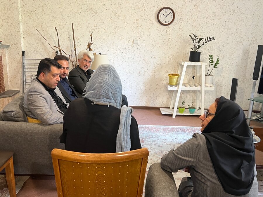 گزارش تصویری|بازدید مدیرکل بهزیستی فارس از منزل بانوی سرپرست خانوار در شهر صدرا