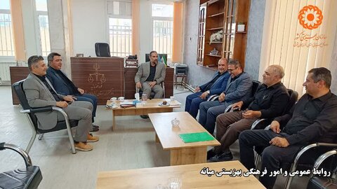 دیدار با دادستان عمومی و انقلاب میانه  