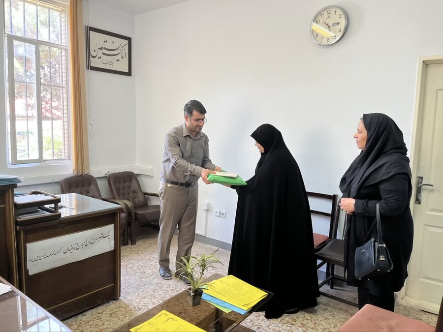 ساوجبلاغ | بمنظور قدردانی از حمایت‌های قضات دادگاه خانواده ، رئیس بهزیستی ساوجبلاغ با سید حمید حسینی دیدار کرد