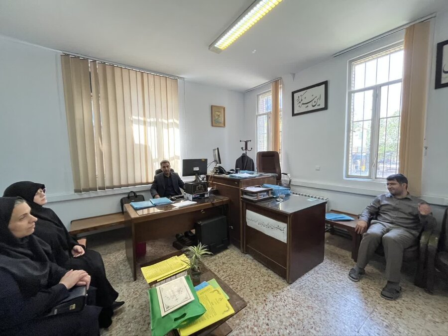 بمنظور قدردانی از حمایت‌های قضات دادگاه خانواده ، رئیس بهزیستی ساوجبلاغ با سید حمید حسینی دیدار کرد