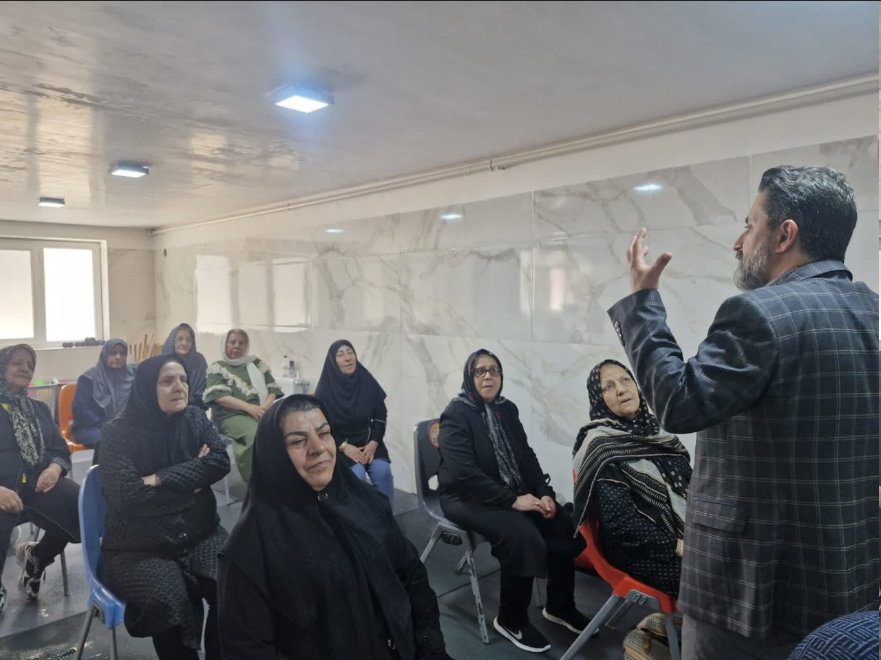 از برگزاری جلسه شورای ساماندهی سالمندان در شهرستان ها تا بازدید از مراکز روزانه سالمندان با همراهی مسئولین استانداری همدان