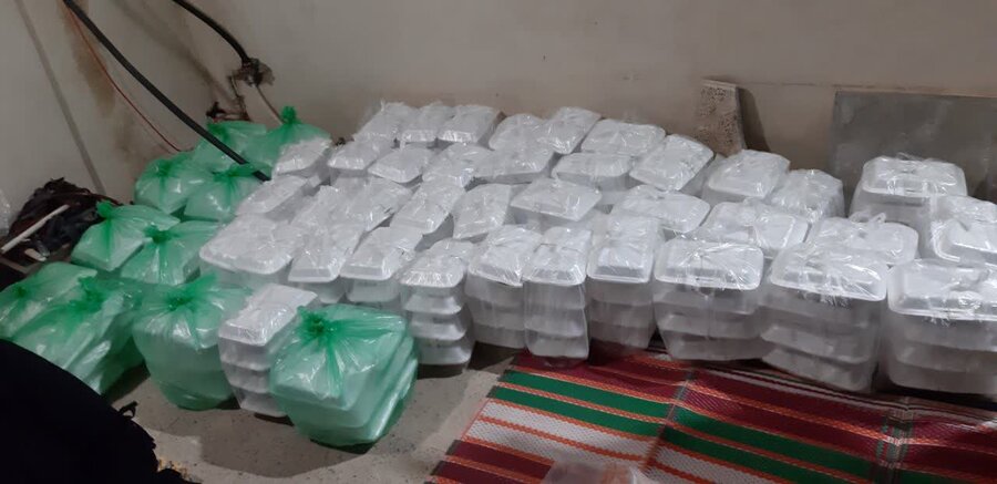 چهارباغ | توزیع  ۲۵۰ پرس غذای گرم در روز تاسوعا حسینی در چهارباغ
