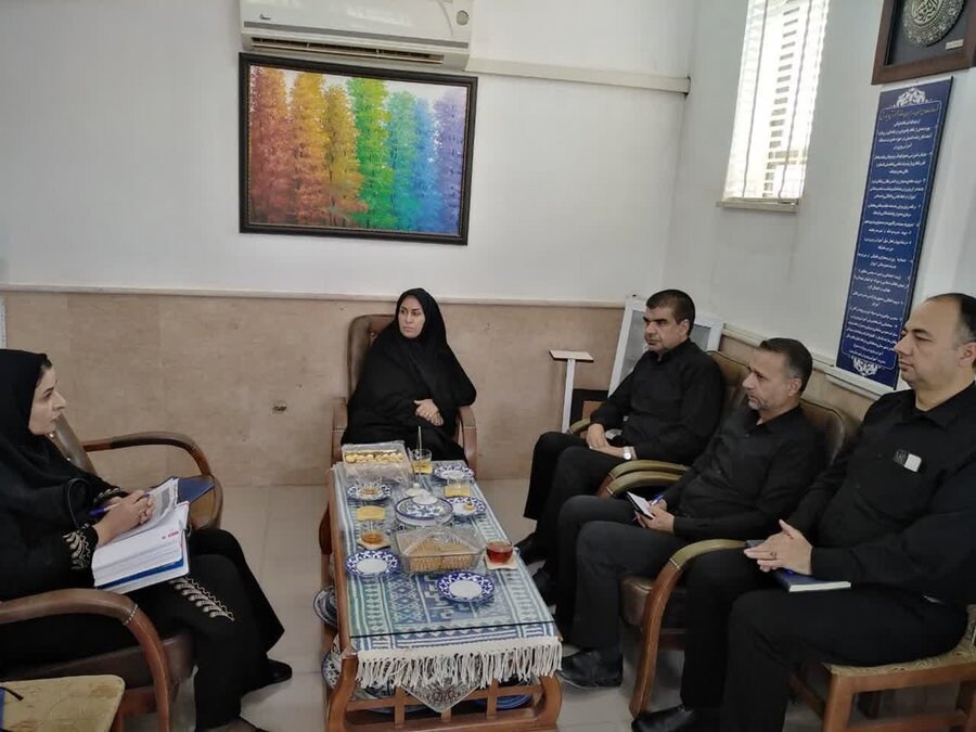 رئیس بهزیستی میبد با حضور در دفتر رئیس آموزش و پرورش شهرستان از همکاری های این ارگان در اجرای طرح های حوزه پیشگیری بهزیستی تقدیر و تشکر نمود 