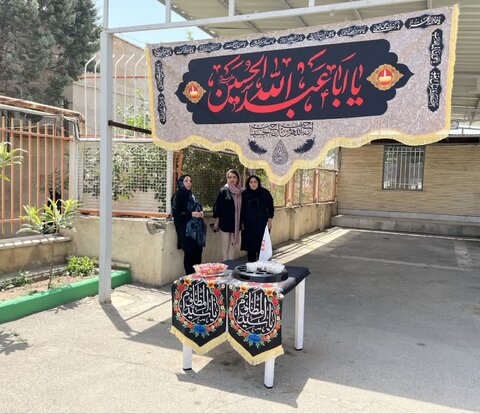 برپایی ایستگاه صلواتی به مناسبت شهادت امام سجاد علیه السلام در اداره بهزیستی