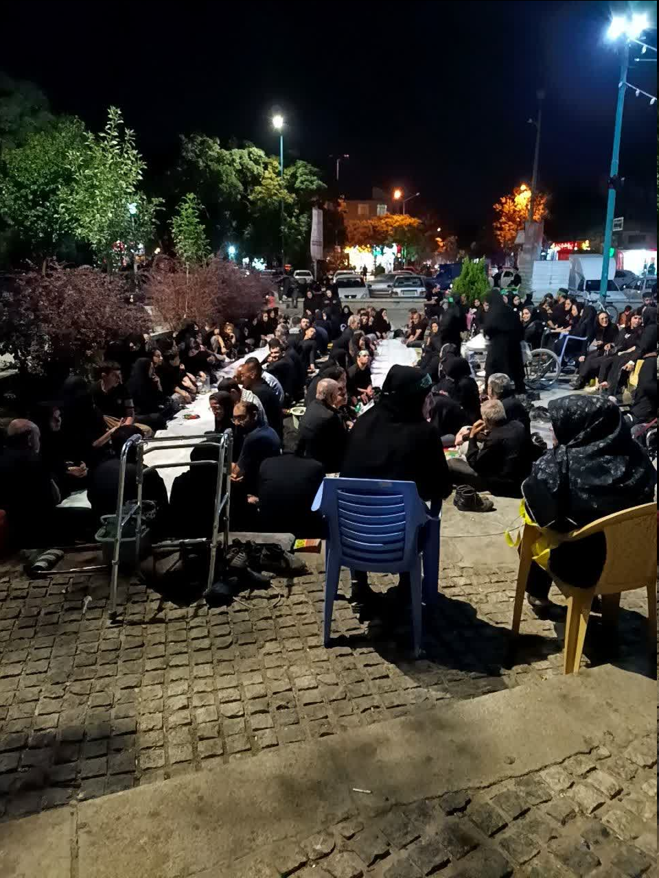 برکت سفره سیدالشهدا در کنار فرزندان بهزیستی دیدنیست / اگر بخواهیم دنیا و آخرتمان آباد باشد، هوای این عزیزان را داشته باشیم