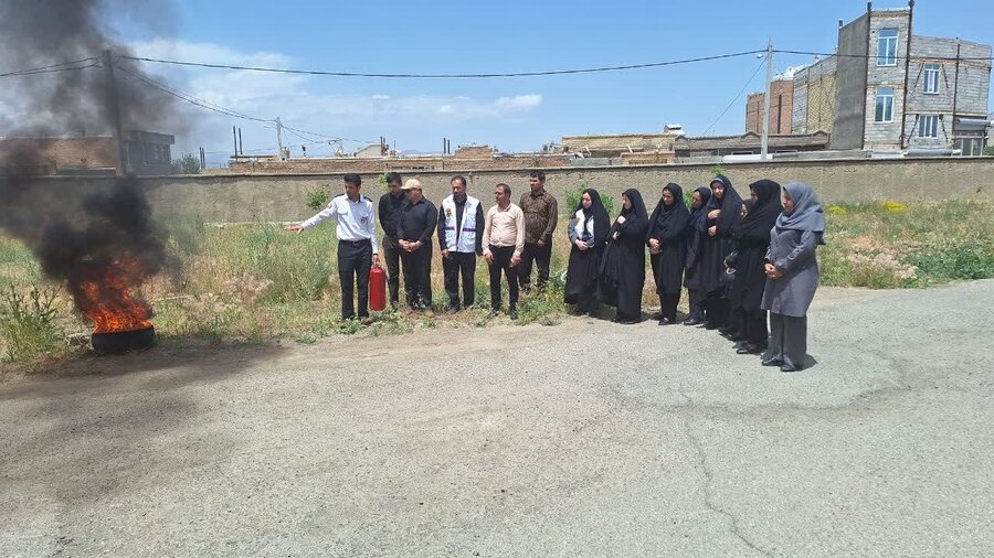 کارگاه اطفاء حریق: گامی مهم در افزایش آمادگی کارکنان بهزیستی و تیم محب چالدران