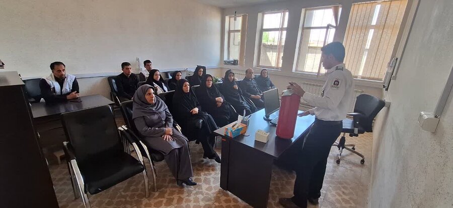 کارگاه اطفاء حریق: گامی مهم در افزایش آمادگی کارکنان بهزیستی و تیم محب چالدران