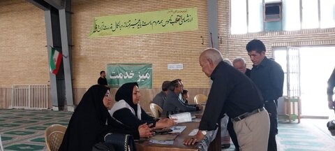میز خدمت بهزیستی در مصلای نماز جمعه شهرستان رفسنجان برپا شد