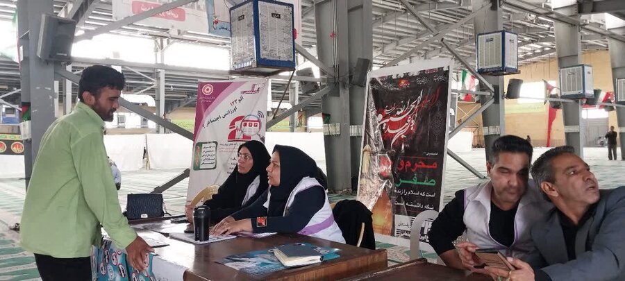 میز خدمت بهزیستی در مصلای نماز جمعه شهرستان رفسنجان برپا شد